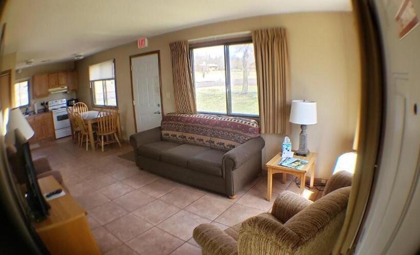 هتل Lewis & Clark Resort