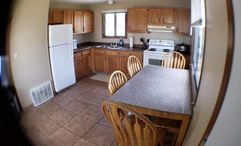 هتل Lewis & Clark Resort