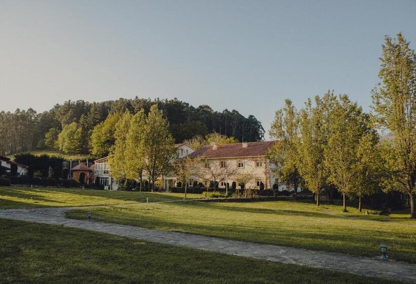 Amalurra Ecohotel & Retreat Center