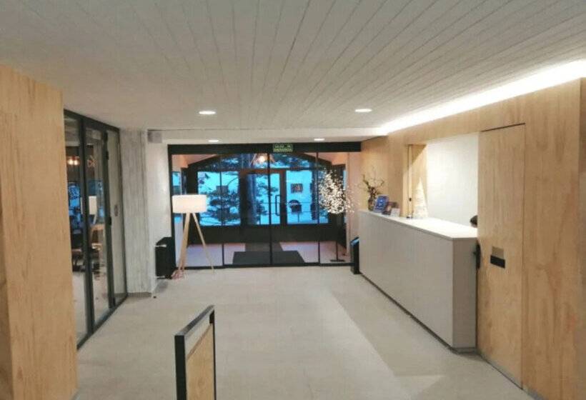 Apartamentos Midi 3000