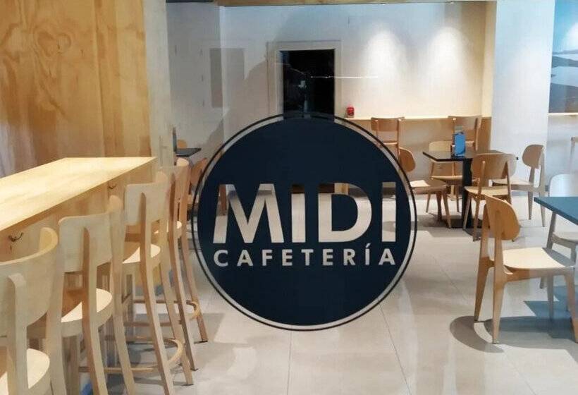 Apartamentos Midi 3000