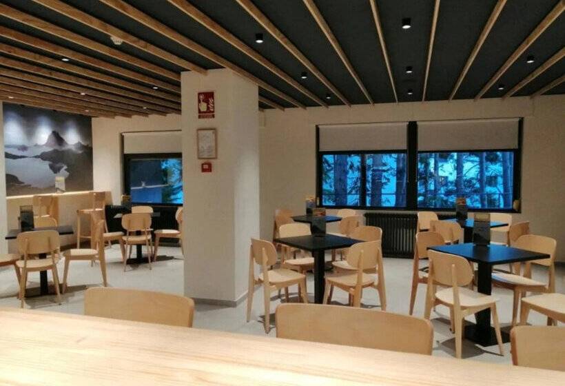 Apartamentos Midi 3000