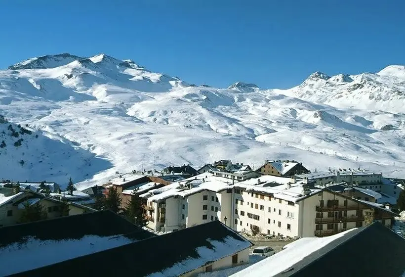 Apartamentos Midi 3000