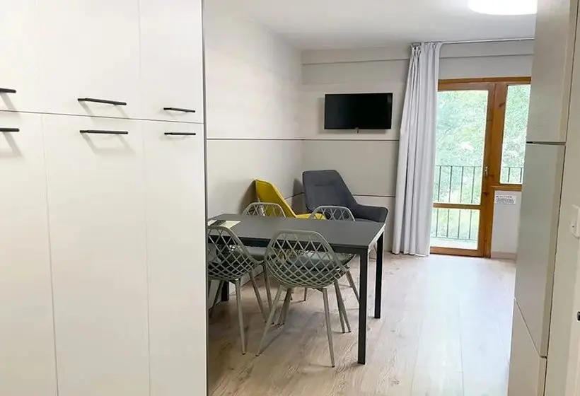Apartamentos Midi 3000