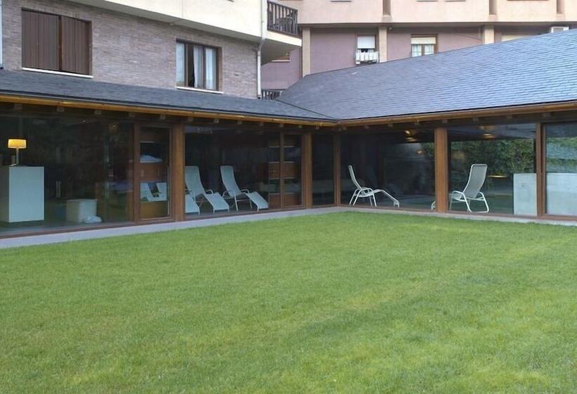 Apartamentos Pessets Adelaida