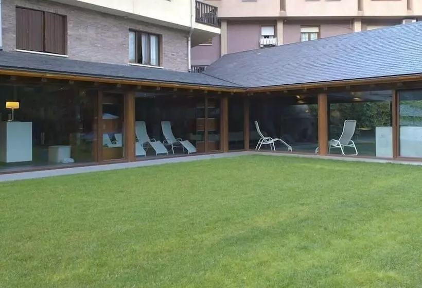 Apartamentos Pessets Adelaida