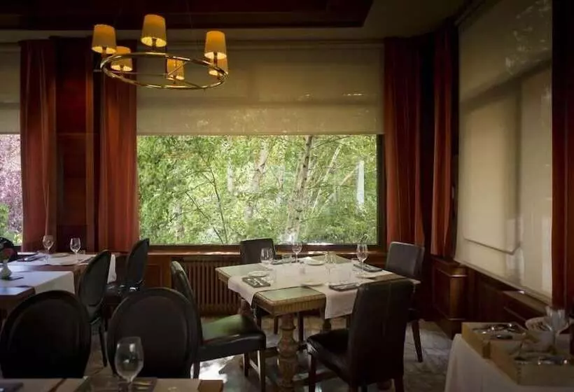 Apartamentos Pessets Adelaida