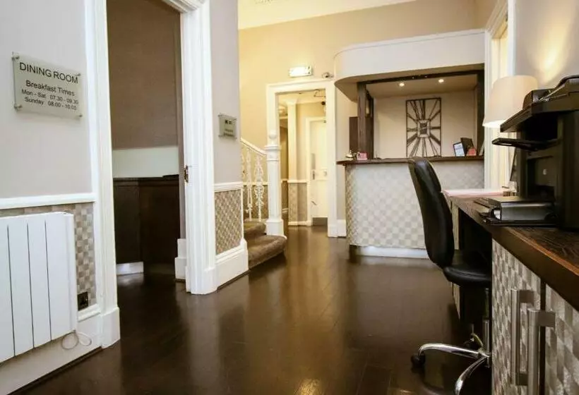 בית מלון כפרי Ambassador