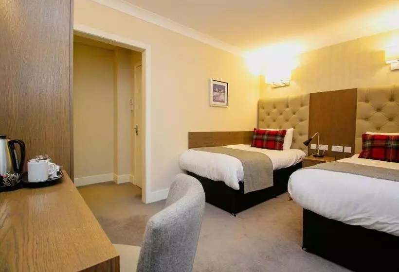 בית מלון כפרי Ambassador