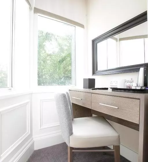 בית מלון כפרי Ambassador