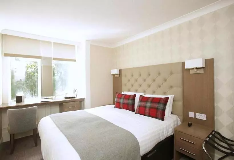 בית מלון כפרי Ambassador