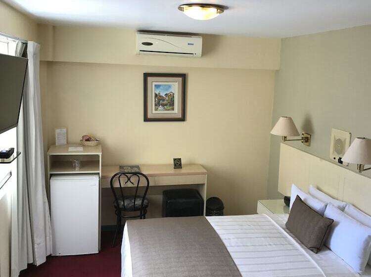 فندق Embajadores