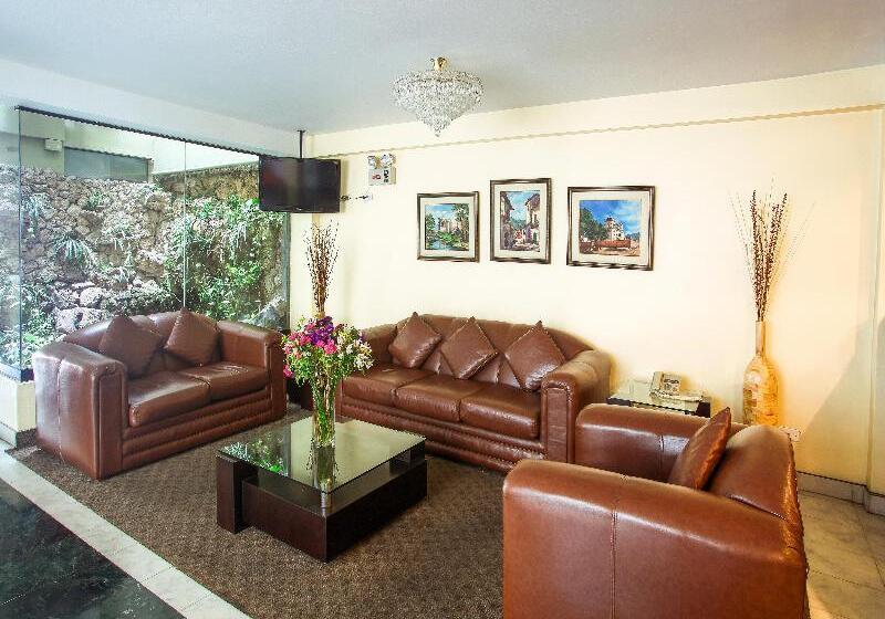 فندق Embajadores