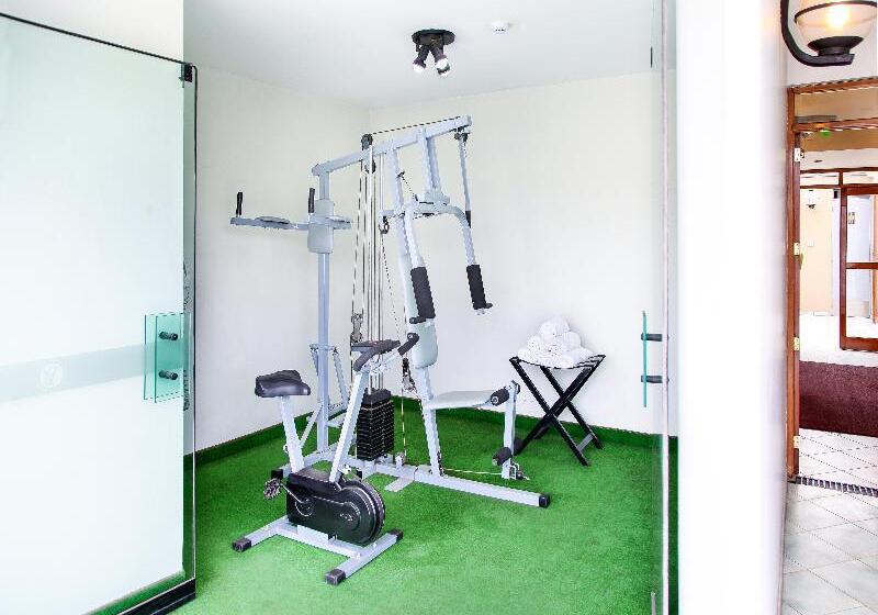 فندق Embajadores