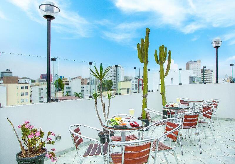 فندق Embajadores