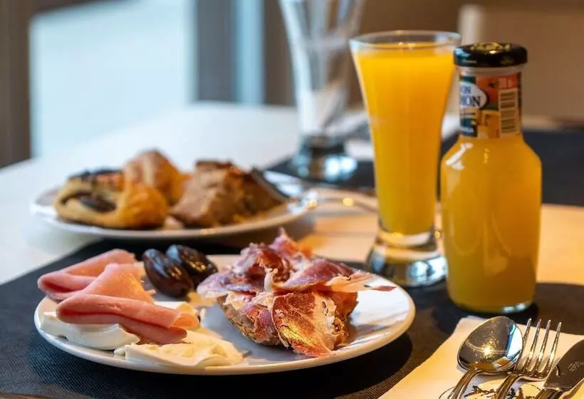 Otel Kyriad Direct Eth Irun