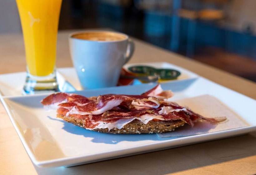 هتل Kyriad Direct Eth Irun