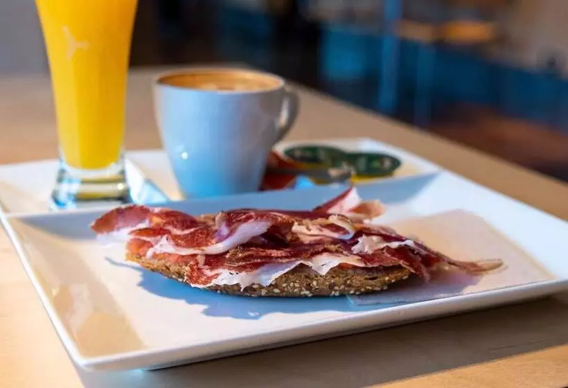 Otel Kyriad Direct Eth Irun