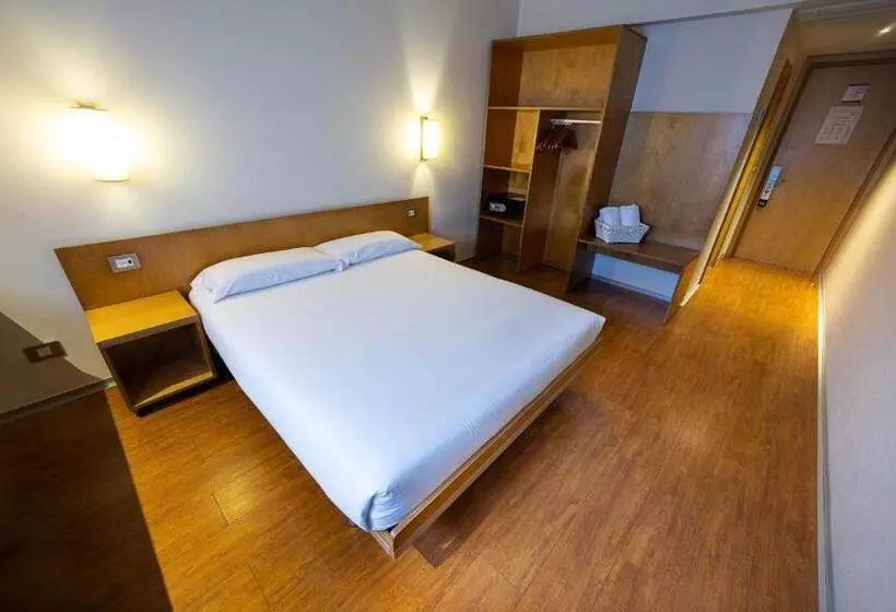 Otel Kyriad Direct Eth Irun