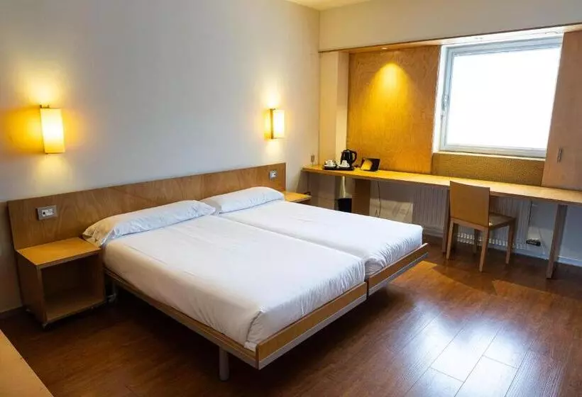 Otel Kyriad Direct Eth Irun