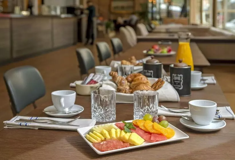 هتل NH Collection Madrid Suecia