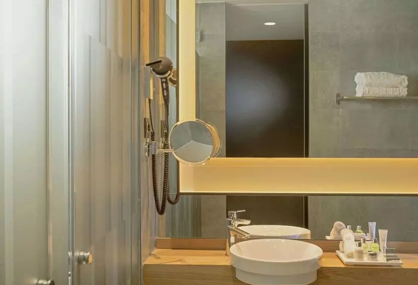 هتل NH Collection Madrid Suecia