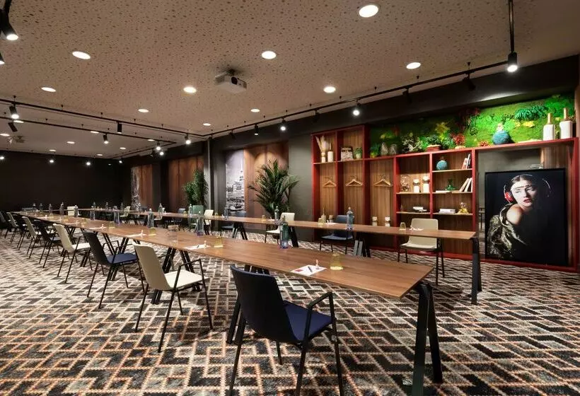 هتل NH Collection Madrid Suecia