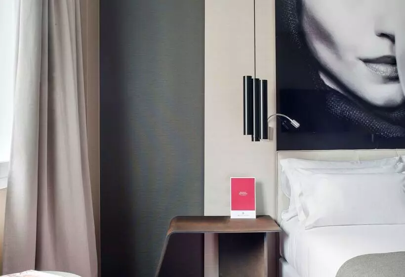 هتل NH Collection Madrid Suecia