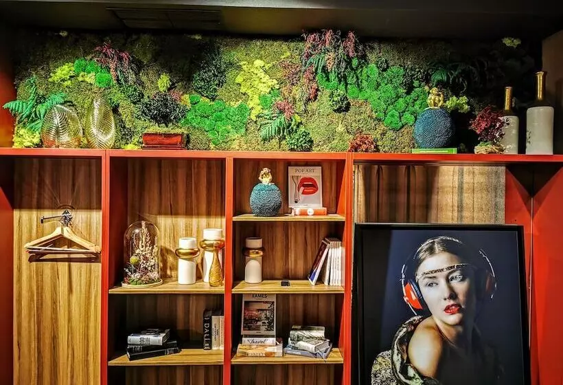 هتل NH Collection Madrid Suecia