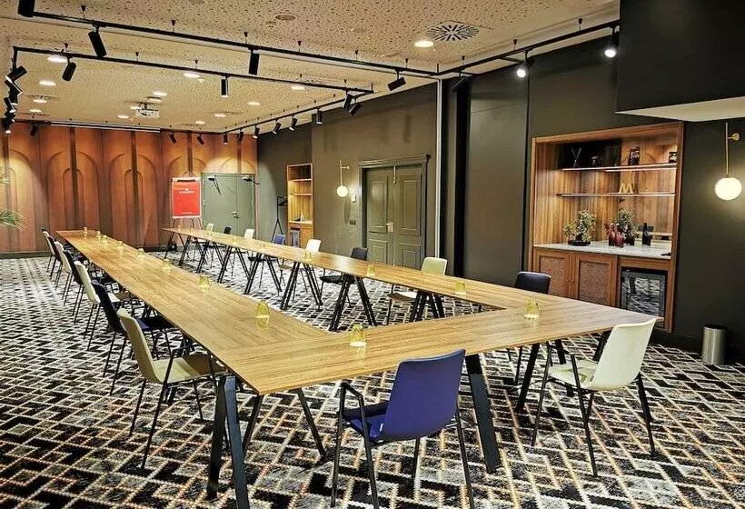 هتل NH Collection Madrid Suecia