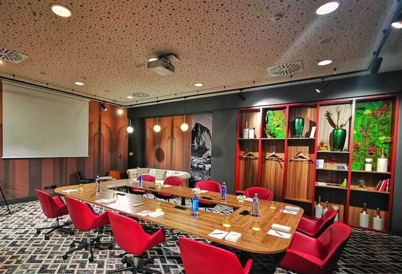 هتل NH Collection Madrid Suecia