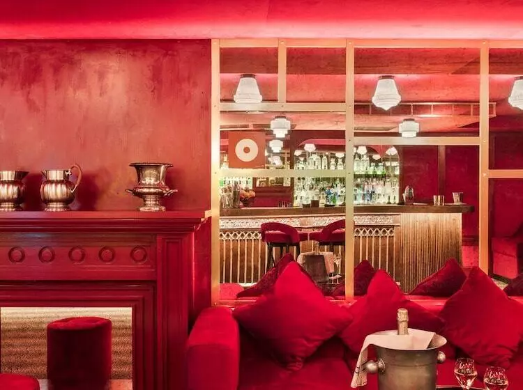 هتل NH Collection Madrid Suecia