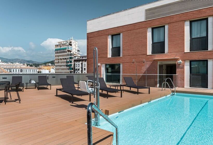 Отель NH Malaga