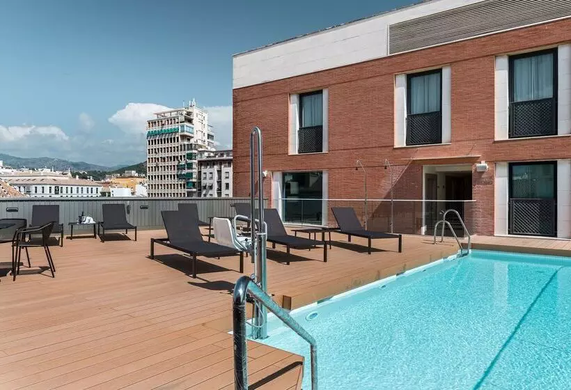 Отель NH Malaga