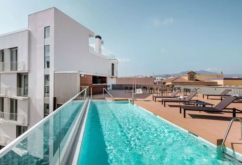 Отель NH Malaga