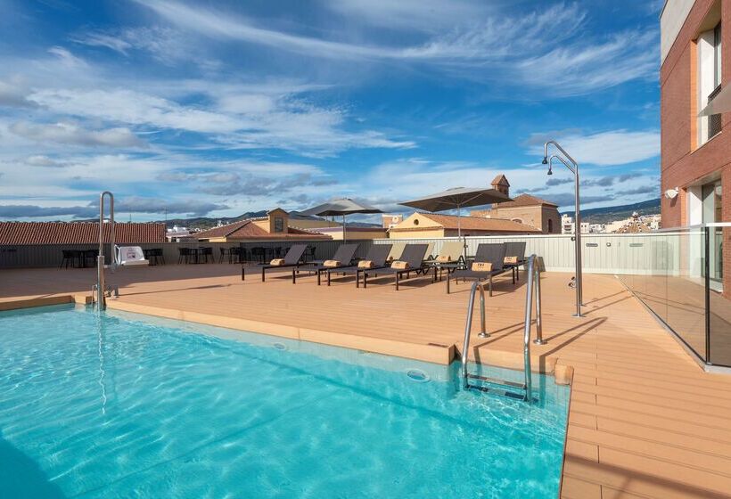 Отель NH Malaga