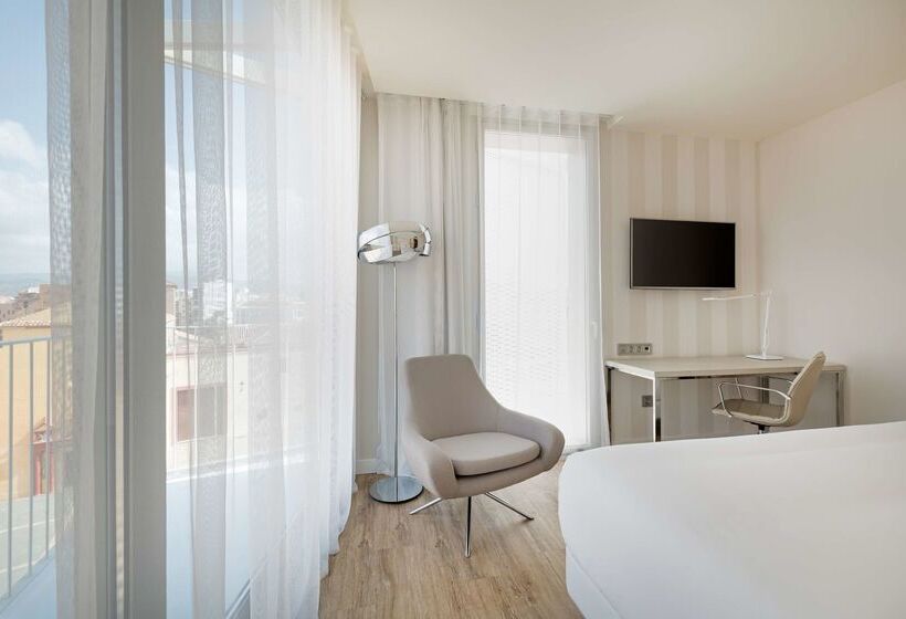 Отель NH Malaga