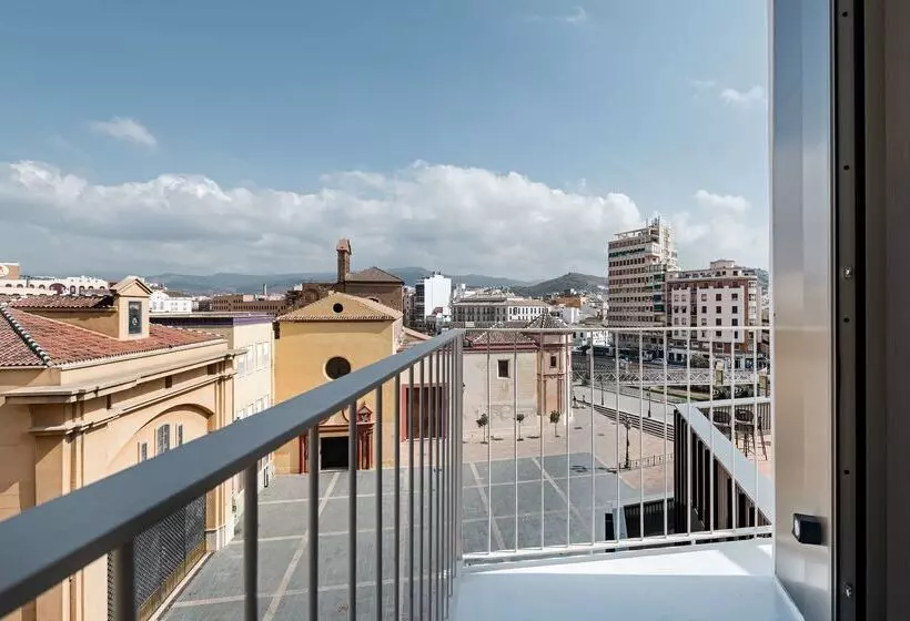 Отель NH Malaga