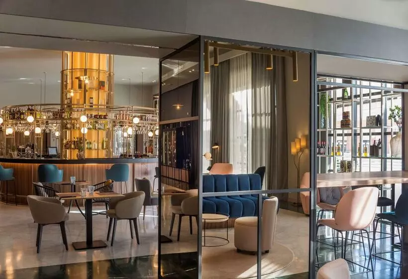 Отель NH Malaga