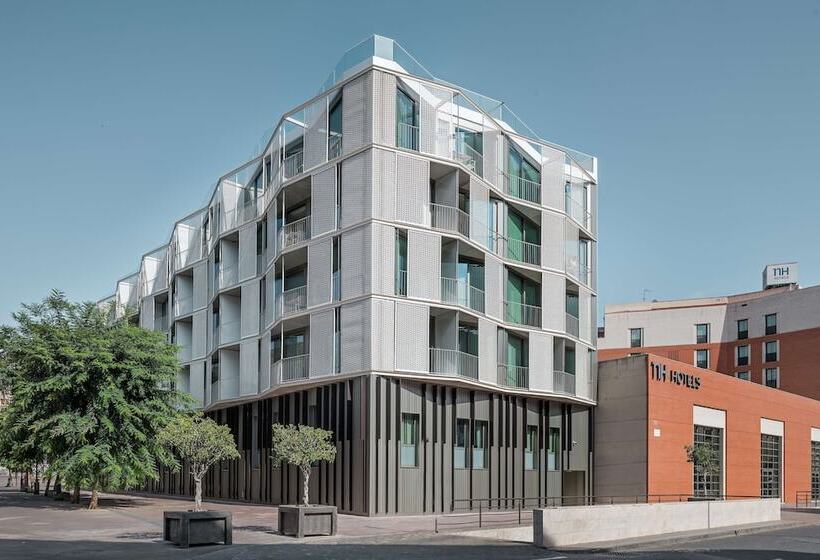 Отель NH Malaga