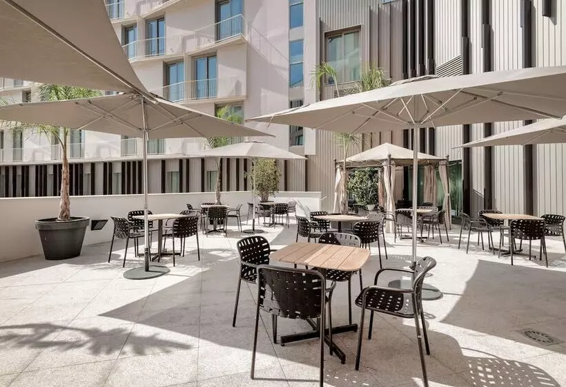 Отель NH Malaga