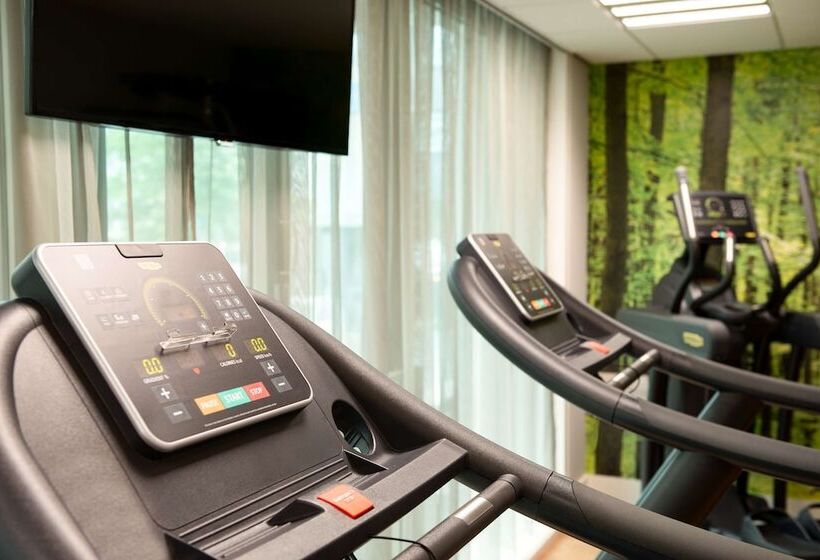 Отель NH Malaga