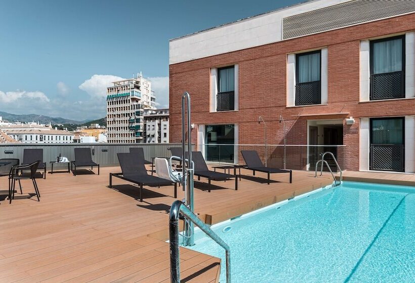 Отель NH Malaga