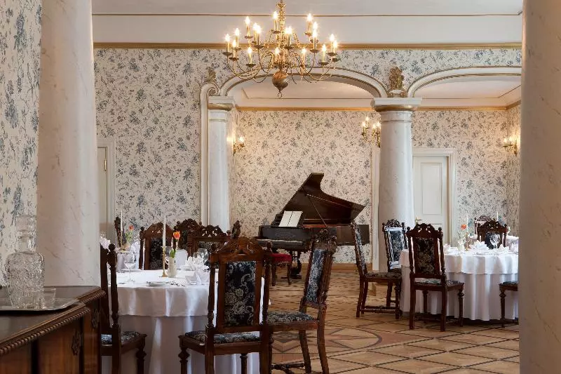 هتل Padise Manor Grand Estate & Spa   Exclusive Event Venue