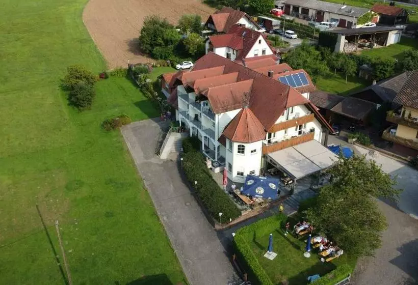 ホテル Saaletalstuben