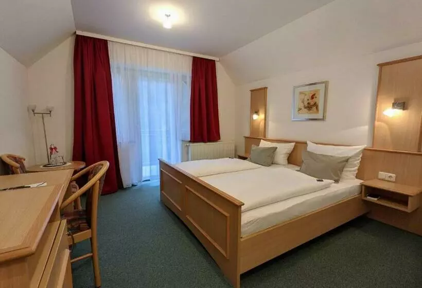 ホテル Saaletalstuben