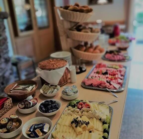 Отель Saaletalstuben