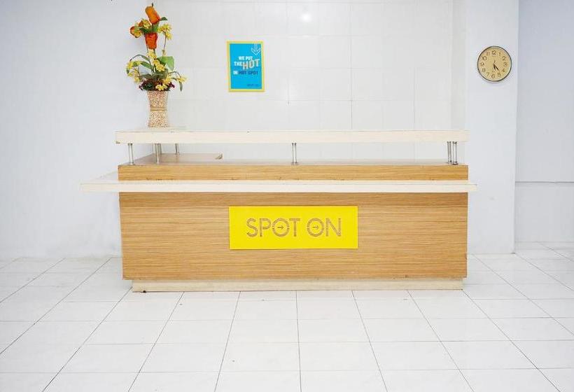 בית מלון כפרי Spot On 2186 Pondok Mahkota