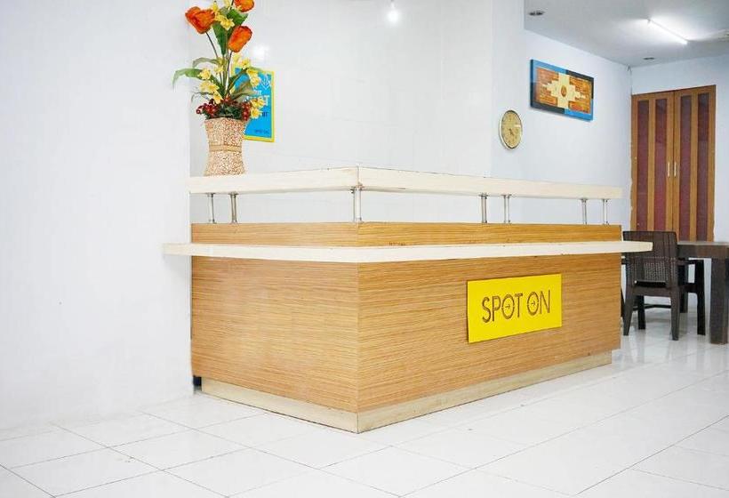 בית מלון כפרי Spot On 2186 Pondok Mahkota