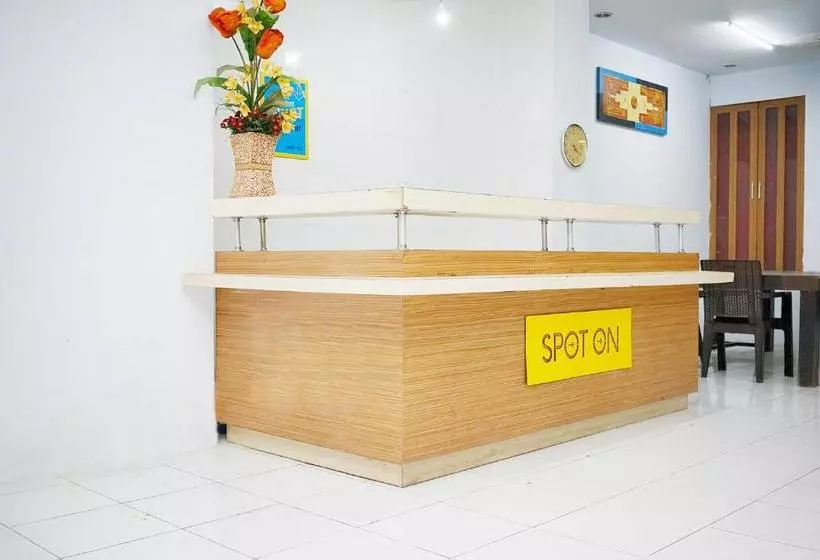 ホテル Spot On 2186 Pondok Mahkota